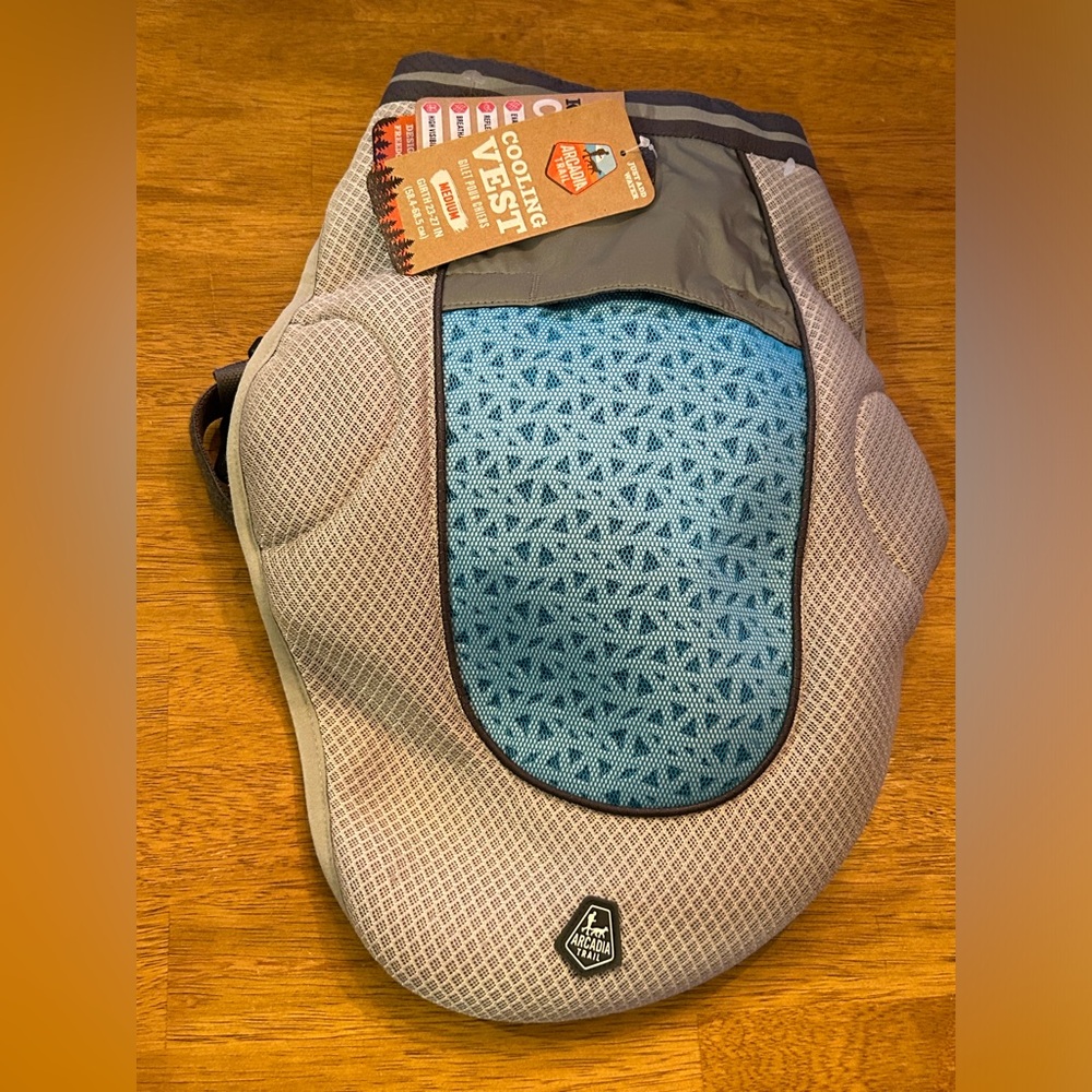 New,Medium size ,Arcadia trails dog hiking cooling vest..
